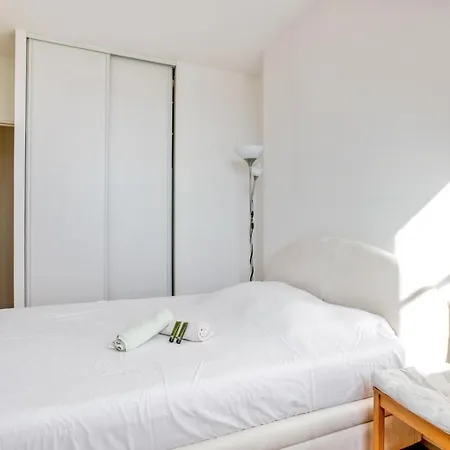 Charming Flat Near The Chateau De - Welkeys *